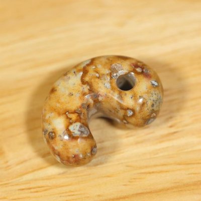 画像4: 姫川薬石勾玉 (4)