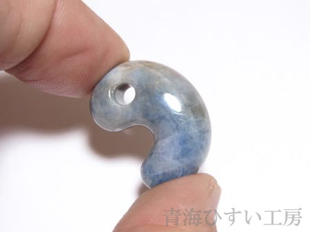 糸魚川翡翠コン沢勾玉②